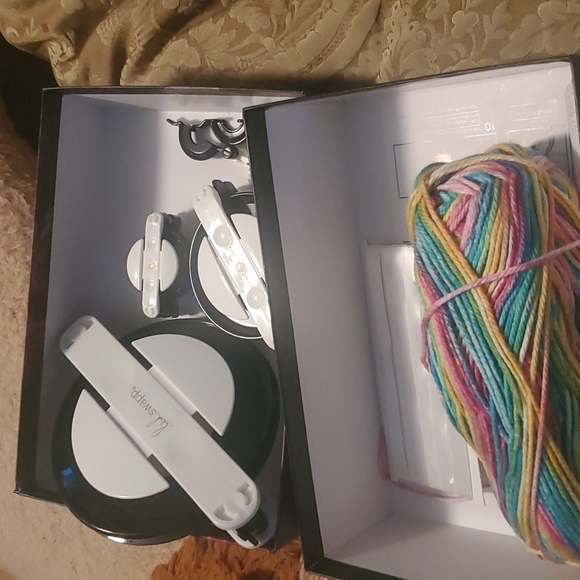 Heidi swapp brand pom pom makers - Picture 2 of 4